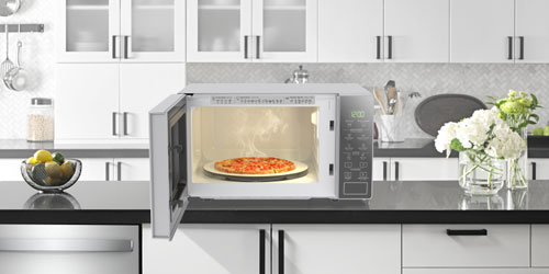 Horno microondas Whirlpool 7501545507533 con Ámplia potencia de cocción con 700 Watts de 120V y 60 Hz que dan una mejor fiabilidad  la hora de cocinar. A su vez con la Modalidad Eco Standby para ahorro de energía alcanas un mejor objetivo de consumo.
