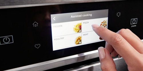 Torre de Hornos con horno microondas Whirlpool 883049446882 con diseño que otorga una suavidad aumentada para hacer cómoda la experiencia de apertura de cajones estando cargados con víveres.