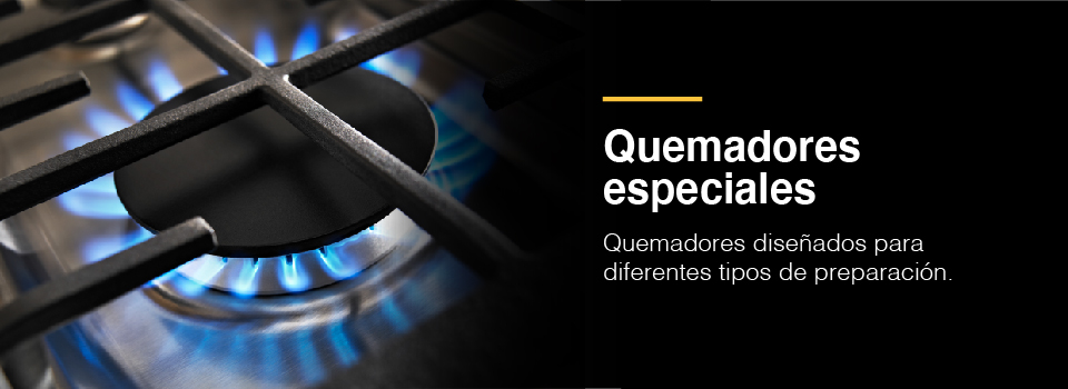 Nevecón 4 puertas Whirlpool con espacios adaptable y anaqueles convertibles de refrigerador a congelador.
